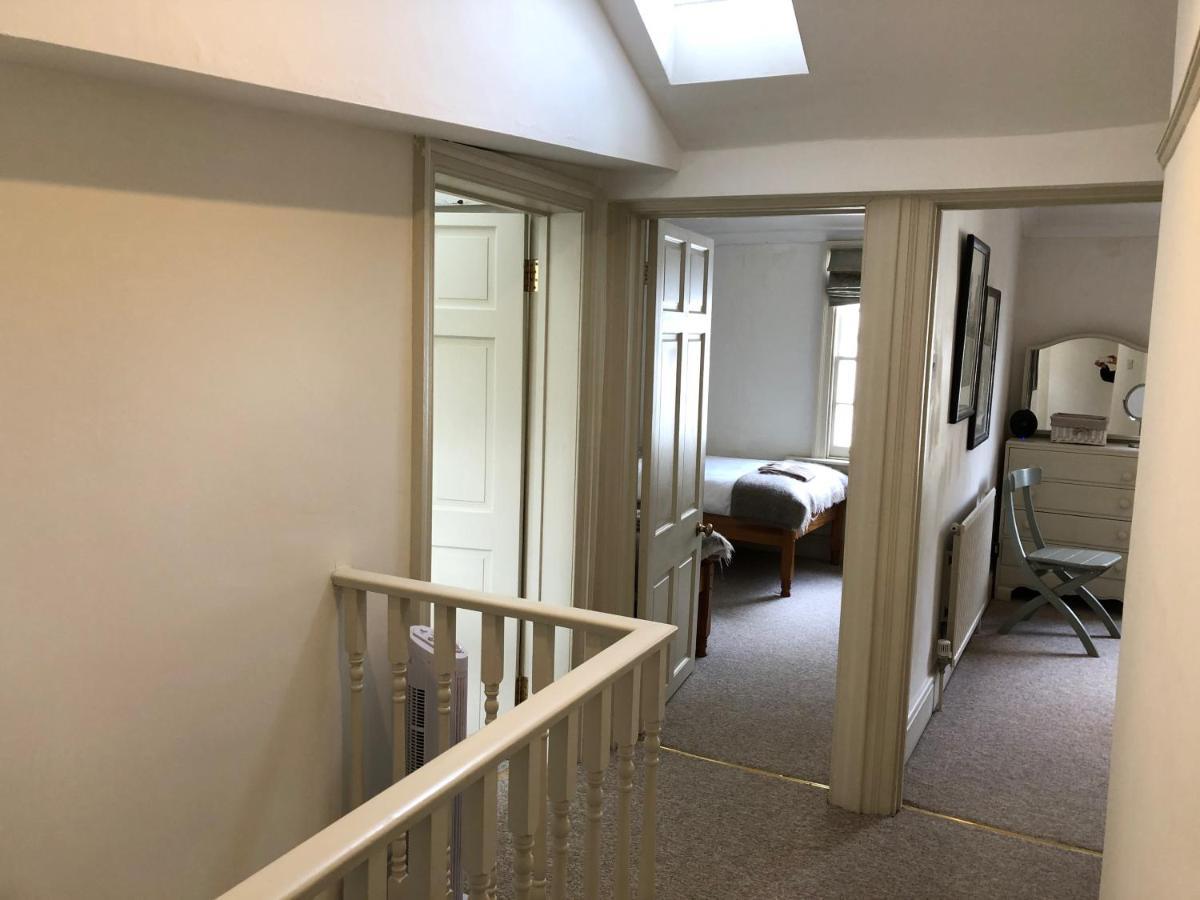 Lauras Townhouse Apartments Lansdown Slope Townhouse Бат Экстерьер фото